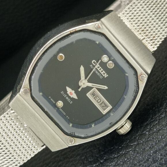 Vintage 1973 Citizen Automatic Womans Silver Watch W/daydate & Black accents main image 4